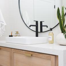 Contemporary Neutral Master Bathroom with White Countertops 