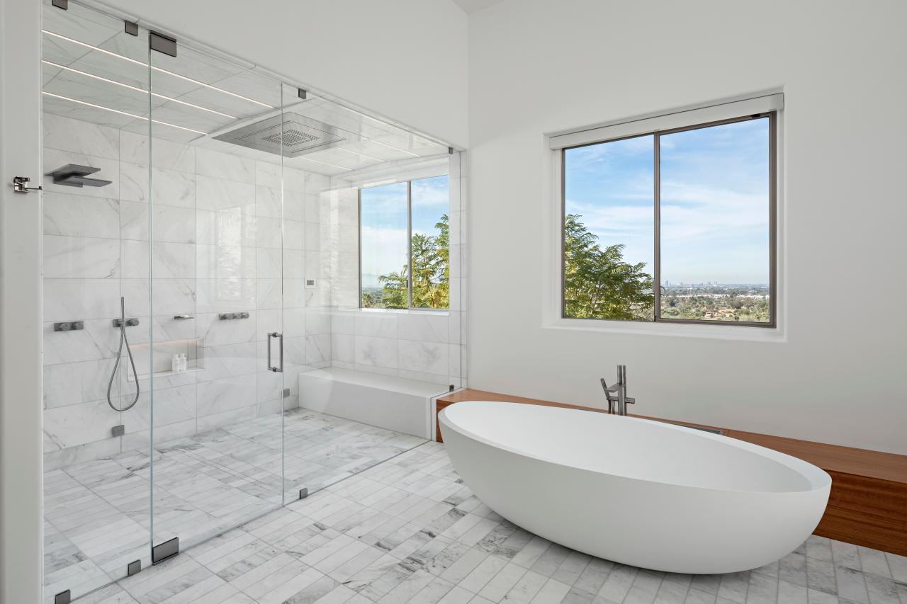 10 Walk-In Shower Ideas to Inspire Your Next Bathroom Reno - North Eastern  Group Realty