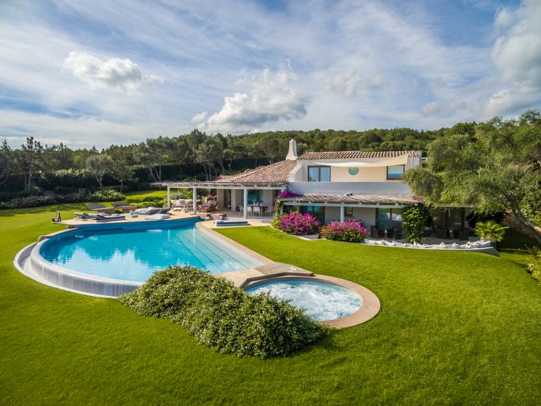 Italian villa with swimming pool