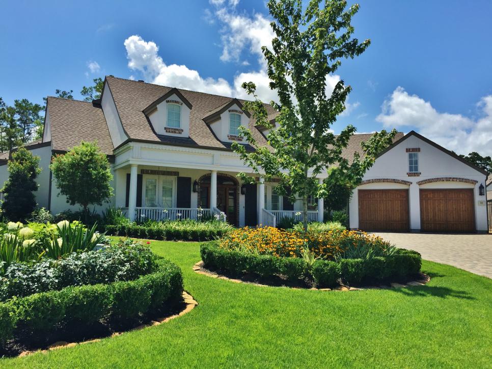 farmhouse landscaping front yard