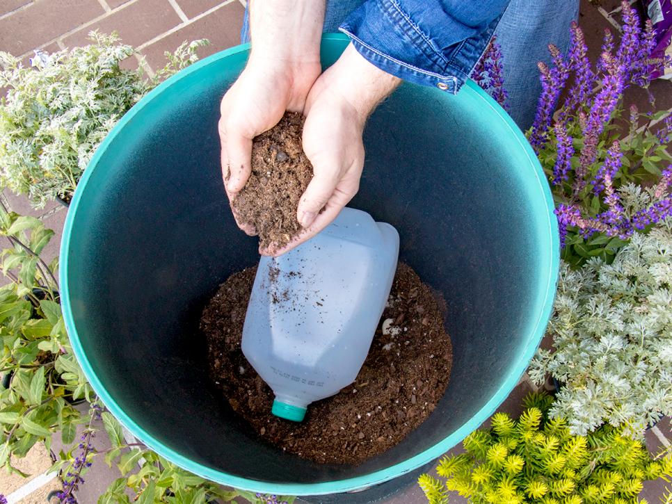 Preparing Flower Pots For Planting, How To Prepare Outdoor Planters