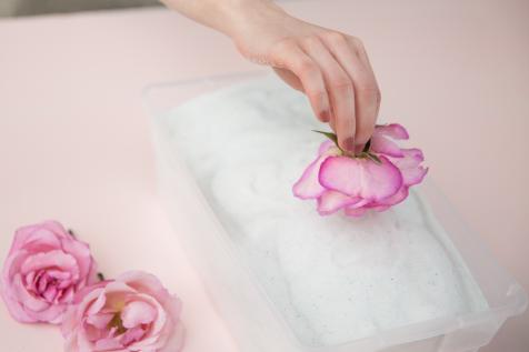 Silica Gel to Dry Flowers