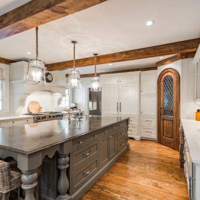 Fresh White, Farmhouse-Style Kitchen