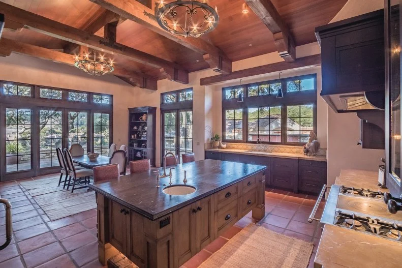 Mediterranean Eat-In Kitchen