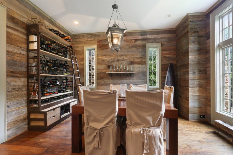 A rustic dining room that is inspiring with high-impact accents.. 