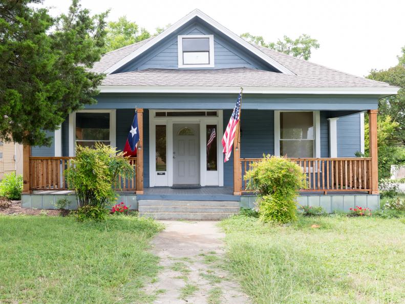 The exterior of the Herrera home before renovations, as seen on Fixer Upper. (Before #1)