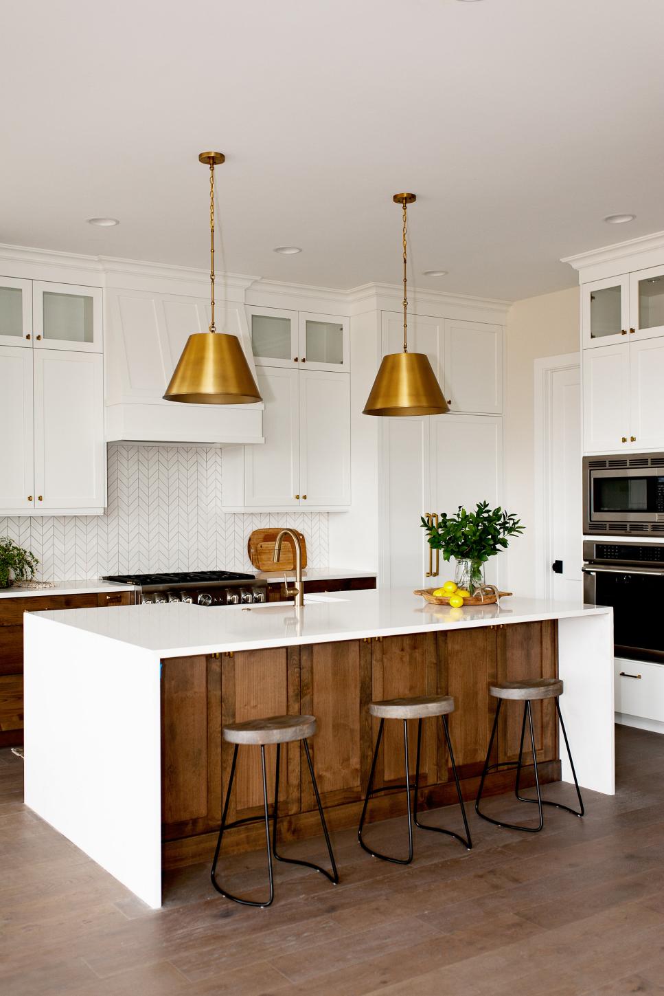 Breakfast Bar Adds Functionality to Open Plan Kitchen | HGTV