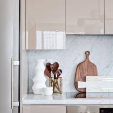 Lacquered Cabinets Help Kitchen Shine