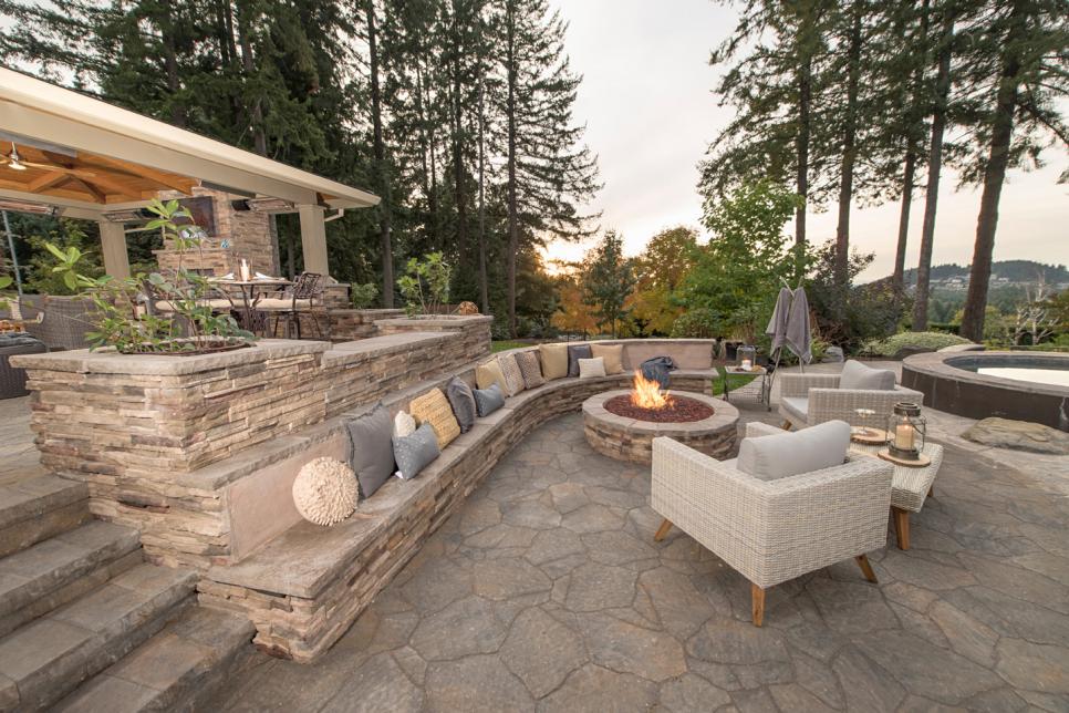 Contemporary Fire Pit With Stone Wall, Fire Pit Seating Wall