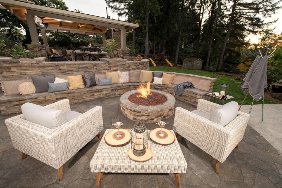Contemporary Outdoor Fire Pit Sitting, Stone Wall Fire Pit