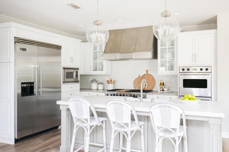 Contemporary White Kitchen With Island Seating And Modern Pendants