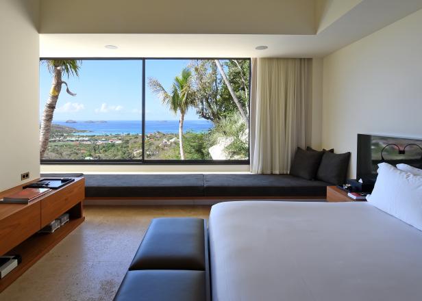 Bedroom With Daybed Bench