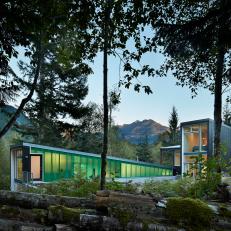Sleek and Sustainable Cabin in the Cascade Mountains