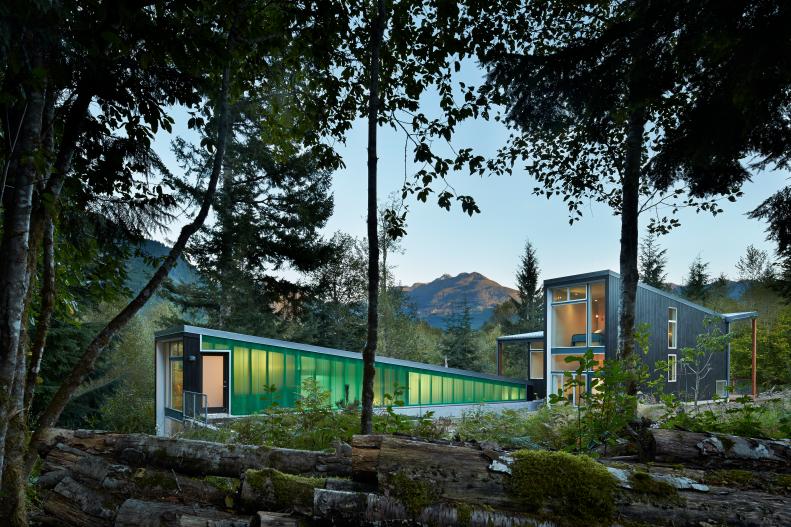 modern cabin in the Cascade Mountains