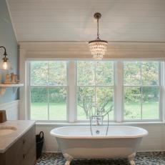Relax in Luxury: Spa-like Bathtub