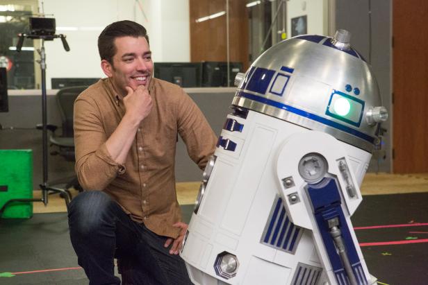 After winning the annexed spaces challenge on Brother vs Brother, Jonathan Scott enjoys an exclusive, private tour of the legendary Lucasfilm and meets R2-D2 while losing brother Drew is outside cleaning the Yoda statue with a Storm Trooper toothbrush.