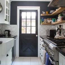 Black & White Galley Kitchen: Cottage Style 