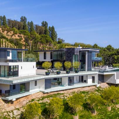 Modern Luxury Home on Hillside