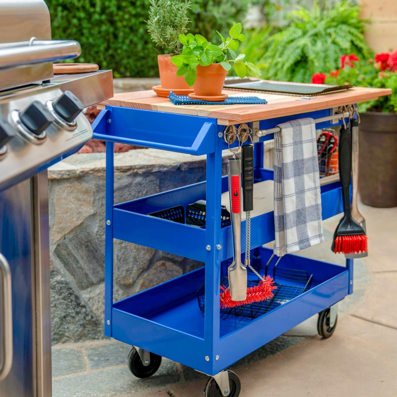 How to Turn a Utility Cart Into a Patio Grill Station