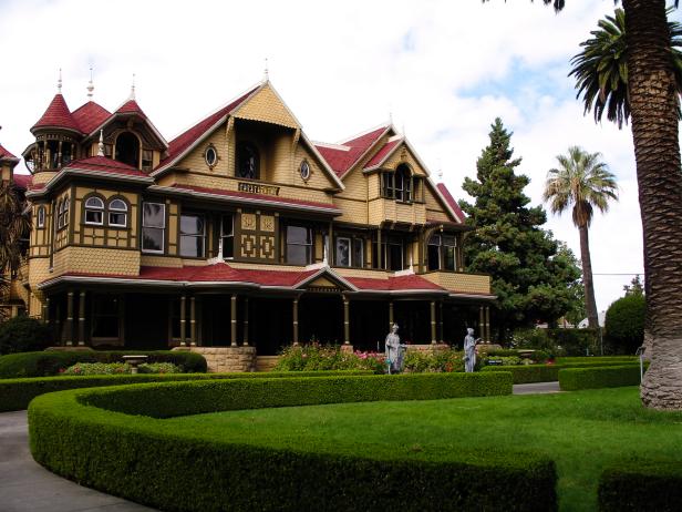 Sarah Winchester build the world's strangest home, containing 160 rooms and costing more than $5,500,000