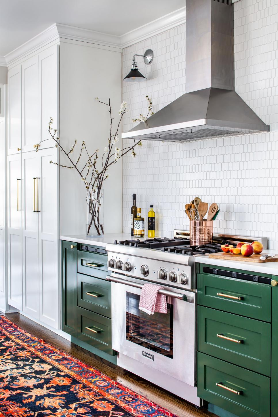 Stainless Oven, Range Hood Increase Kitchen's Functionality | HGTV