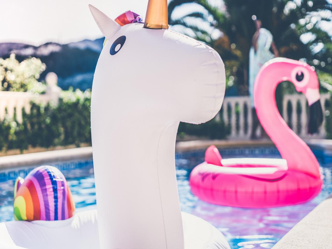 Make a Splash at your Summer Pool Party with the Best Favors