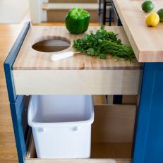 Stylish Trash Can with Butcher Block 