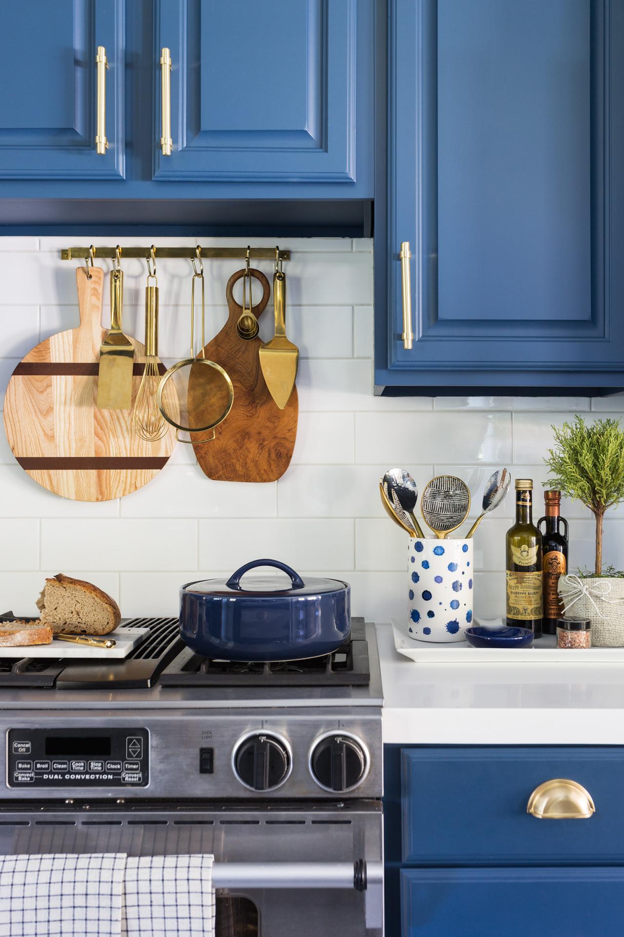 https://hgtvhome.sndimg.com/content/dam/images/hgtv/fullset/2018/6/19/0/FOD18_Jenn-Feldman_Rossbury-Kitchen_2.jpg.rend.hgtvcom.1280.1920.suffix/1529436140247.jpeg