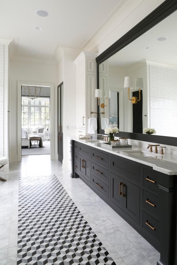 Traditional Black And White Master Bathroom With Double ...