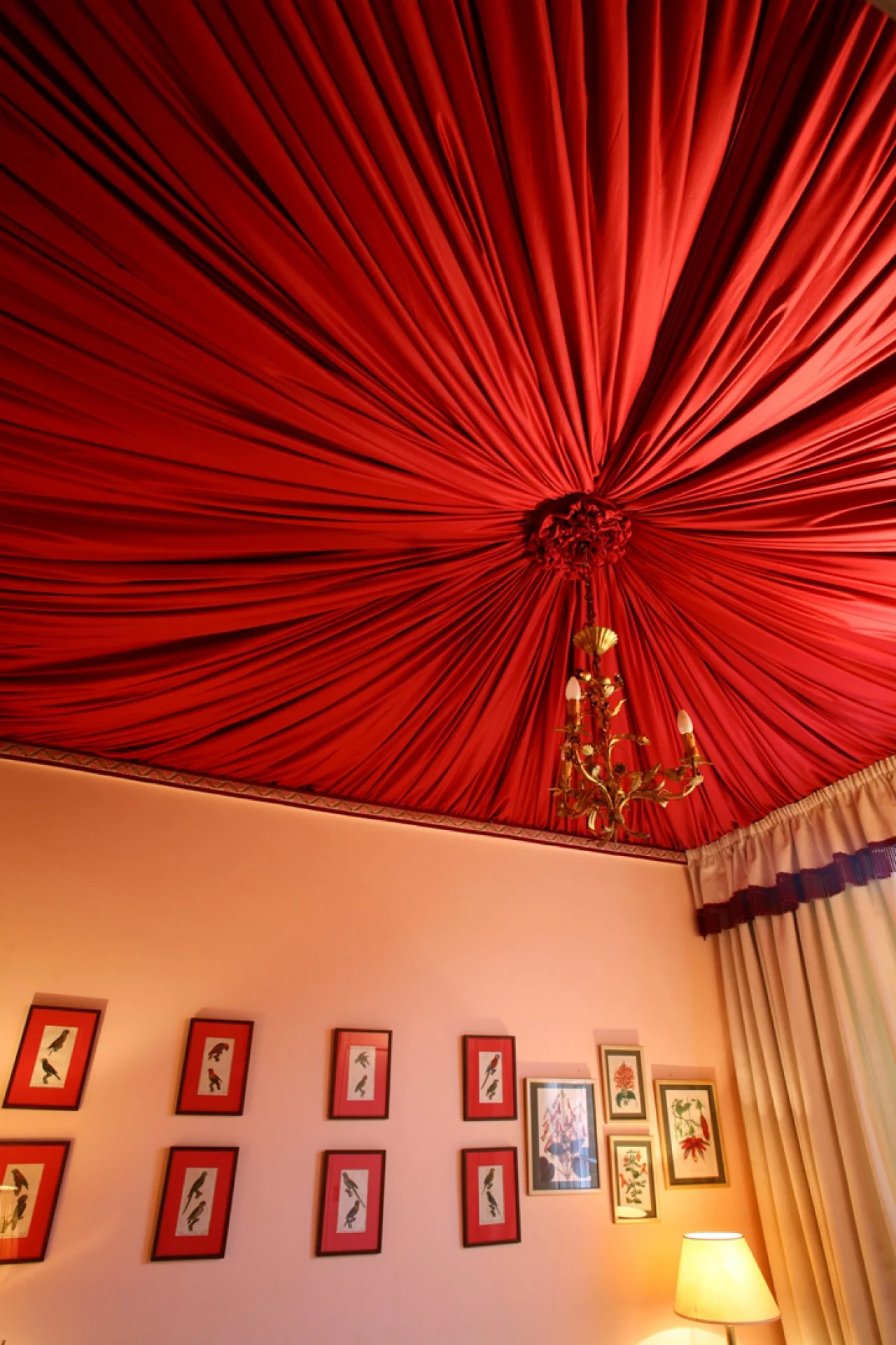 Trend Alert: Tented Ceilings | HGTV, image size:1280x1920