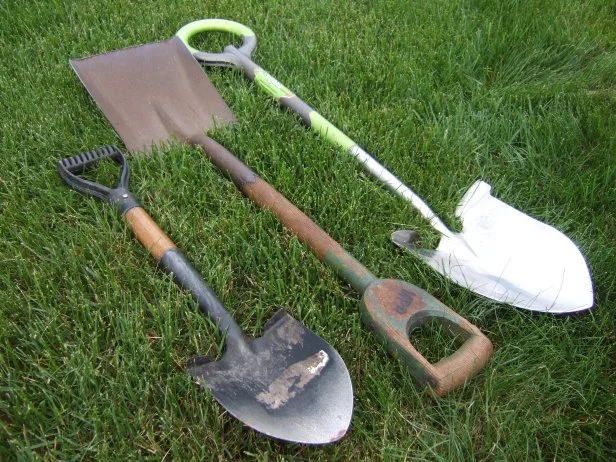 Three Types Of Shovels And Spades
