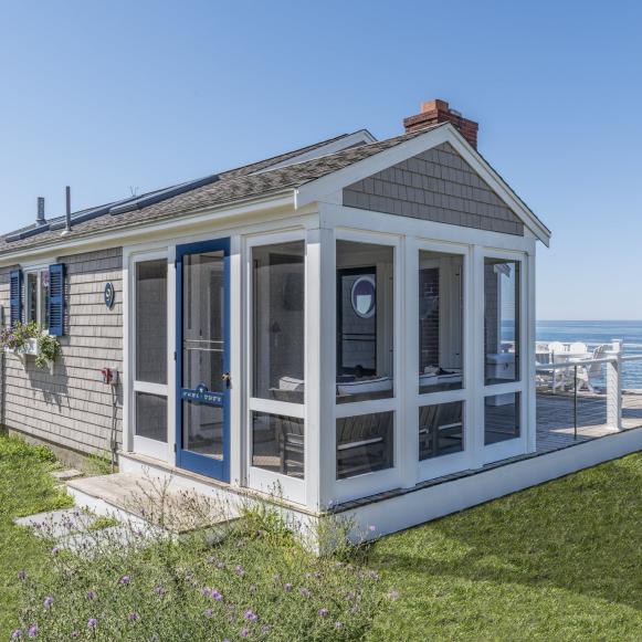 Living Large in Small Spaces | HGTV Faces of Design 2018 | HGTV - Living Large In Small Eco Spaces