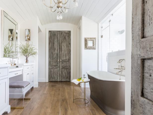 traditional white bathroom designs