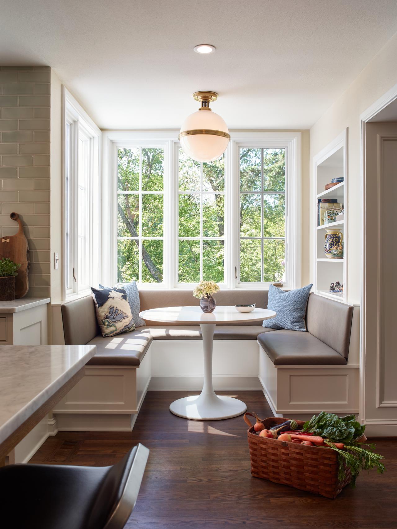 Traditional Kitchen Breakfast Nook With Built In Banquette Seating Traditional Kitchen Breakfast Nook With