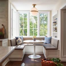 Traditional Kitchen Breakfast Nook With Built In Banquette Seating 