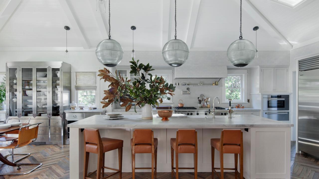 https://hgtvhome.sndimg.com/content/dam/images/hgtv/fullset/2018/7/2/1/FOD18_Tim-Barber-Ltd_Pacific-Palisades-Kitchen_4.jpg.rend.hgtvcom.1280.720.suffix/1530555416210.jpeg