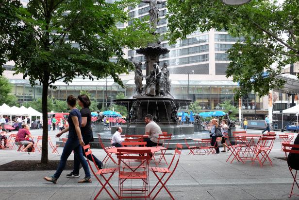 At the heart of downtown is Fountain Square, a busy city square surrounded by shops, restaurants and offices. Pause here to admire the 19th-century Tyler Davidson Fountain by sculptor August von Kreling. The Square is also a community gathering space with public events happening many days a week. Park the bike and you’ll find the Contemporary Arts Center and Carew Tower mere strolls away.

VIEW: Tyler Davidson Fountain, food fairs or happenings in the Square
VISIT: Contemporary Arts Center, Carew Tower
NEXT STOP: Washington Park
