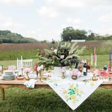 Tablescape Creates an Inviting Outdoor Dining Table