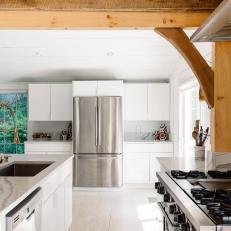 Marble Creates Cohesion in Country Kitchen