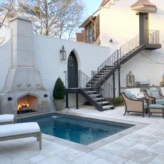 Transitional Courtyard with Cocktail Pool, Outdoor Kitchen