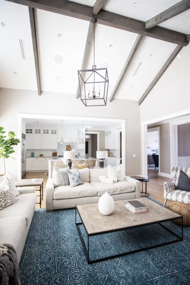 How to Decorate a Vaulted Ceiling Wall: Stunning Ideas for Impact