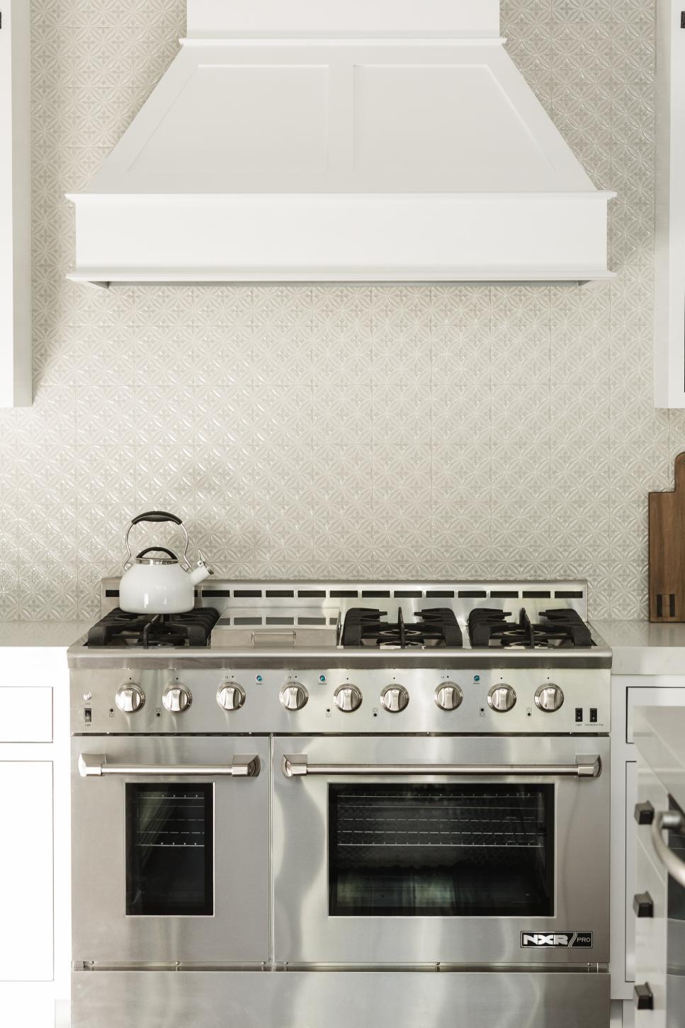 backsplash with range hood