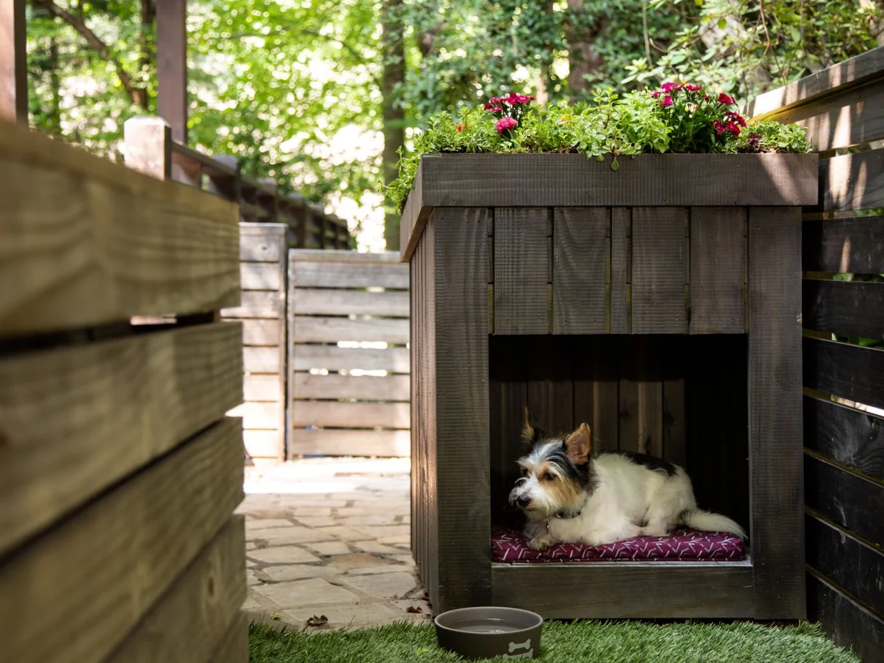 Dog house with roof fashion deck