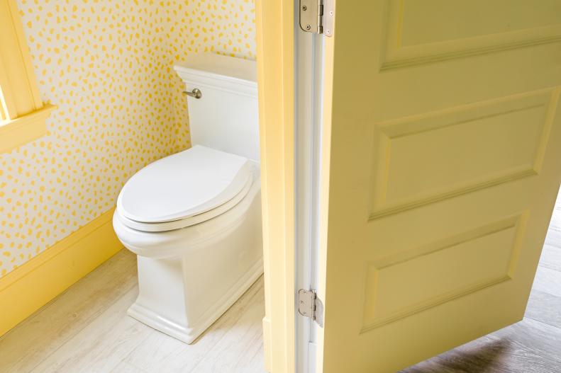 The powder room’s toilet features a seamless one-piece easy-to-clean design, with a compact elongated bowl that offers added comfort while occupying the same space as a round bowl. 