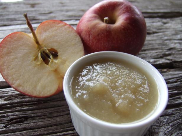 Applesauce With Sliced Apple