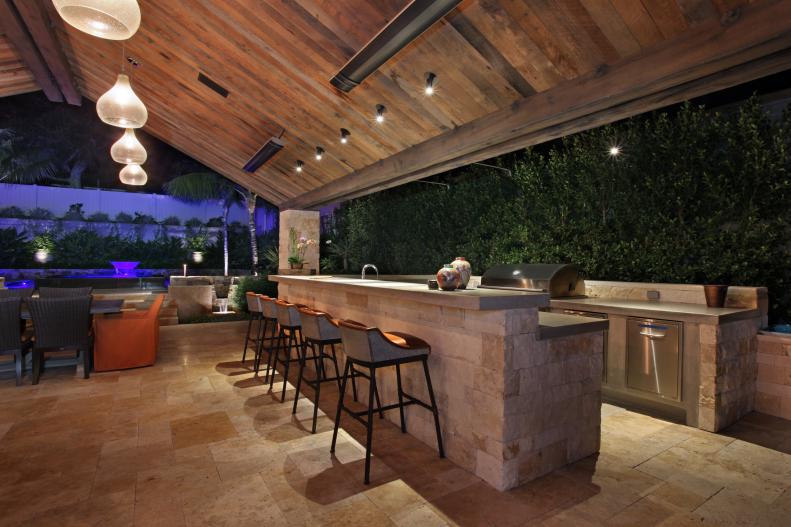 Outdoor Bar and Kitchen