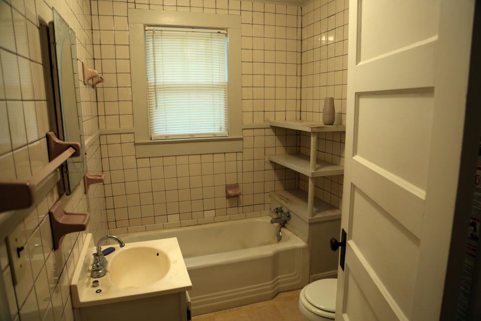 30 Small Bathroom Before and Afters HGTV