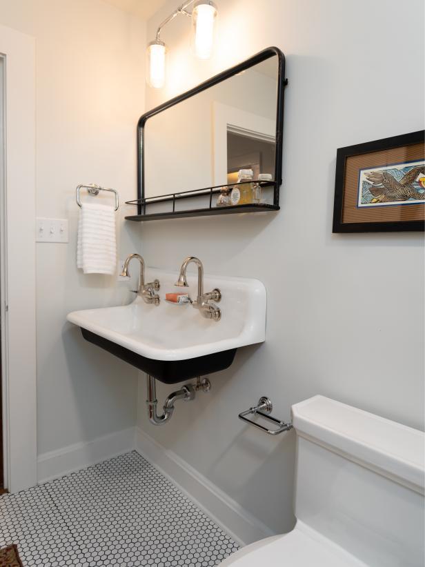 30 Small Bathroom Before and Afters | HGTV