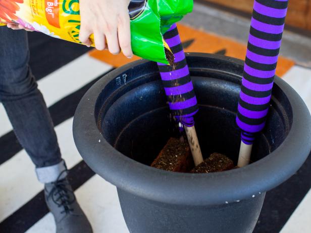 Halloween Porch Decor Ideas Using an Outdoor Planter | HGTV