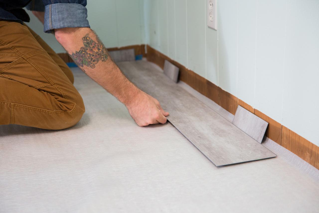How To Install Laminate Floors, How To Use Spacers For Vinyl Plank Flooring
